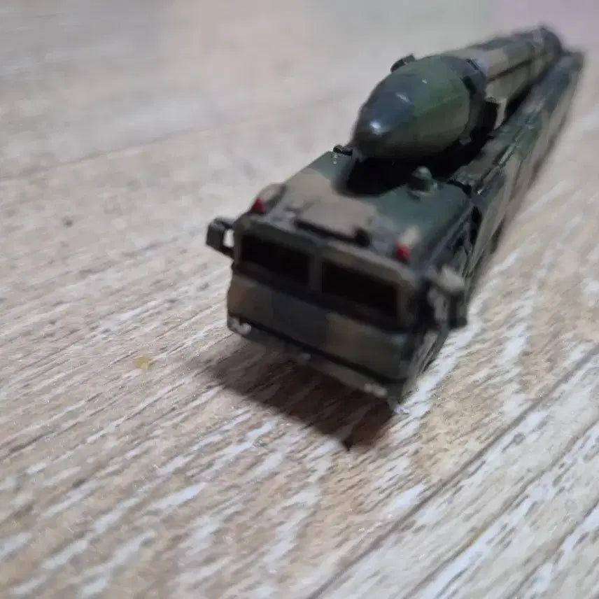 [SOLD OUT] 1/144 동풍 DF-17 극초음속 탄도탄 발사차량 도색완성품