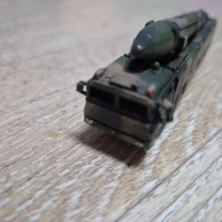 [SOLD OUT] 1/144 동풍 DF-17 극초음속 탄도탄 발사차량 도색완성품