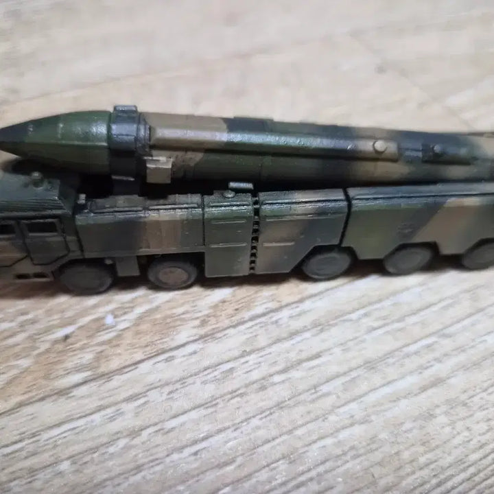 [SOLD OUT] 1/144 동풍 DF-17 극초음속 탄도탄 발사차량 도색완성품