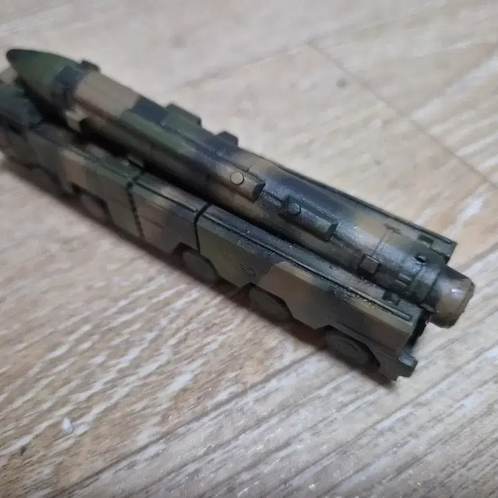 [SOLD OUT] 1/144 동풍 DF-17 극초음속 탄도탄 발사차량 도색완성품