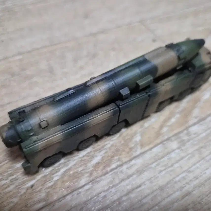 [SOLD OUT] 1/144 동풍 DF-17 극초음속 탄도탄 발사차량 도색완성품