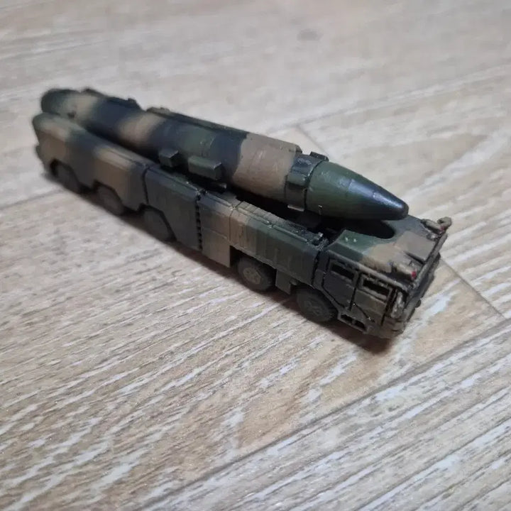 [SOLD OUT] 1/144 동풍 DF-17 극초음속 탄도탄 발사차량 도색완성품