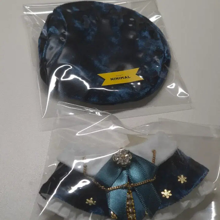 [BUNJANG] Nininmal Velvet Cape 10cm Doll Clothes Teal / 니니멀 벨벳 케이프 10cm 솜인형옷 청록 판매