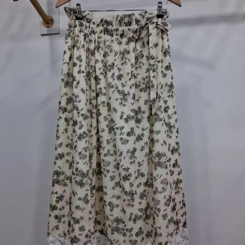 [SOLD OUT] 플라워 레이스 실크먄 롱 스커트