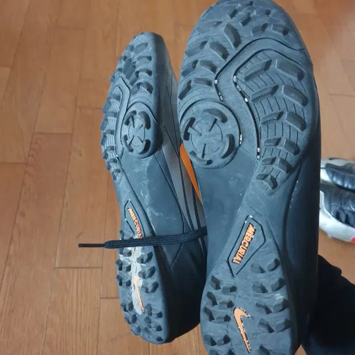 [BUNJANG] Nike Soccer Cleats Black/Orange 250 / 나이키 축구화 블랙/오렌지250
