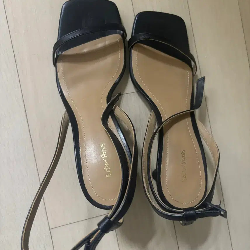 [BUNJANG] Black Strap Heel Sandals / 블랙 스트랩 힐 샌들