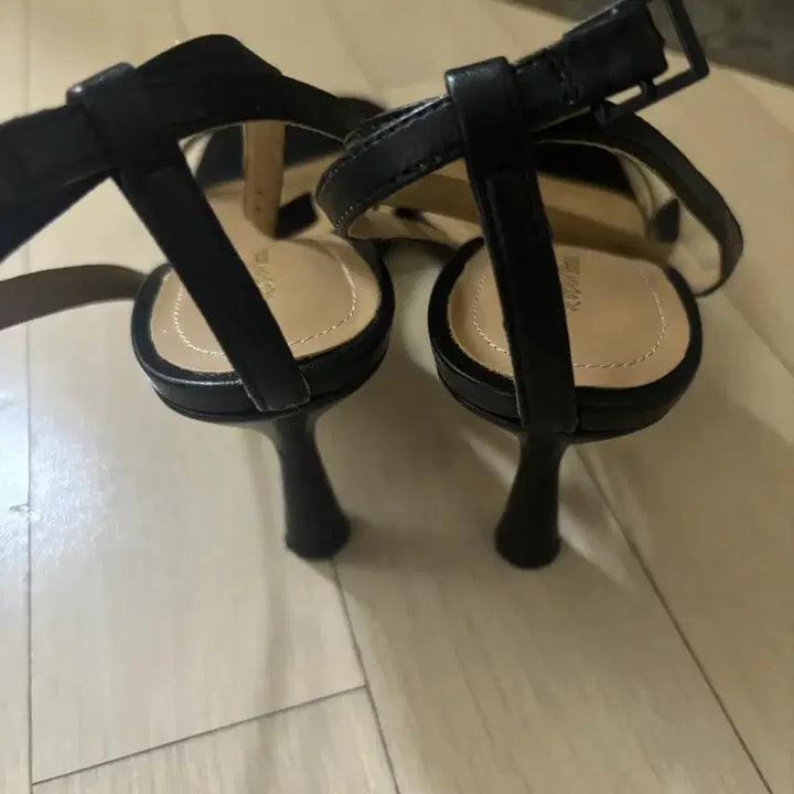 [BUNJANG] Black Strap Heel Sandals / 블랙 스트랩 힐 샌들