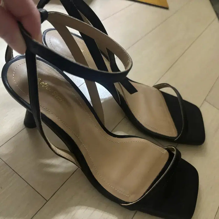 [BUNJANG] Black Strap Heel Sandals / 블랙 스트랩 힐 샌들