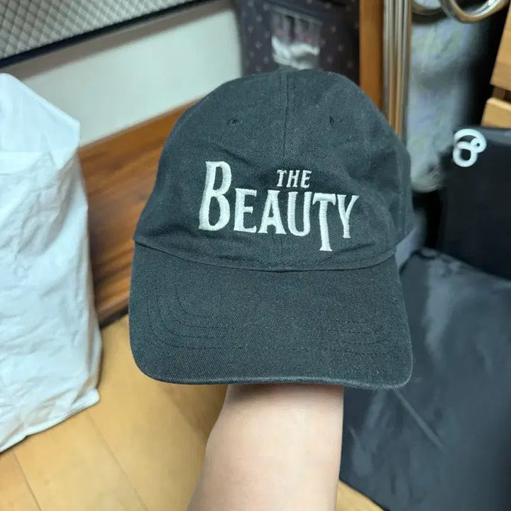 [BUNJANG] The Beauty Black Ball Cap / 더뷰티 볼캡