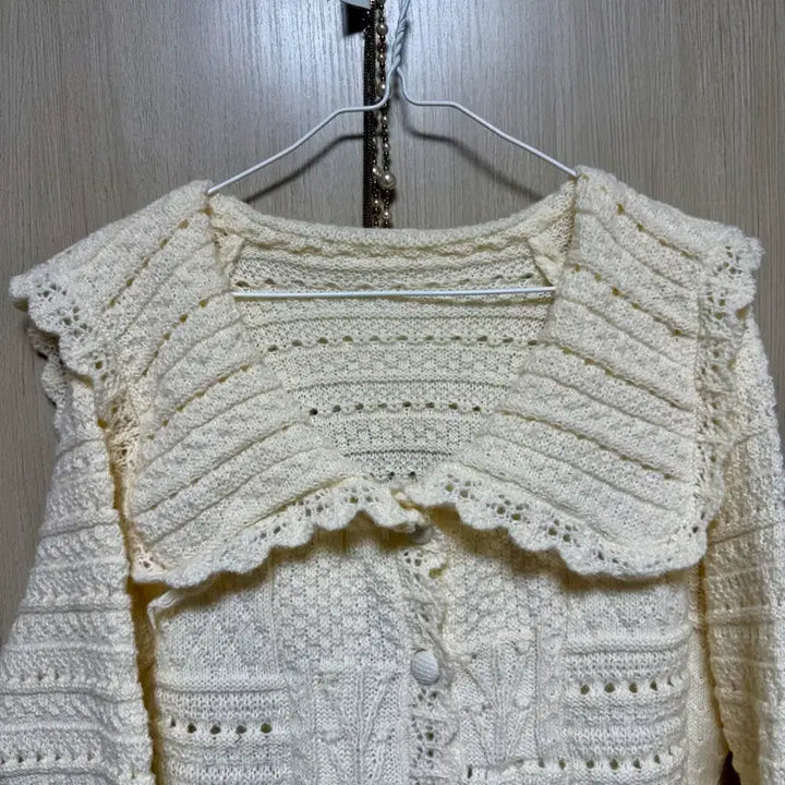 [BUNJANG] Ivory Big Collar Knit Cardigan / 아이보리 빅카리 니트 가디건