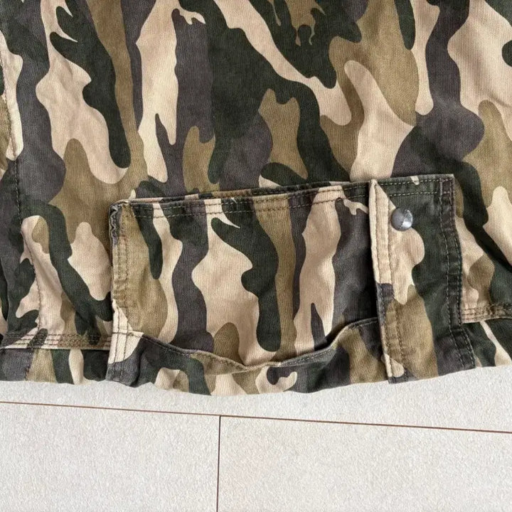 [SOLD OUT] Carhartt 칼하트 릴렉스드핏 카모 카고 반바지