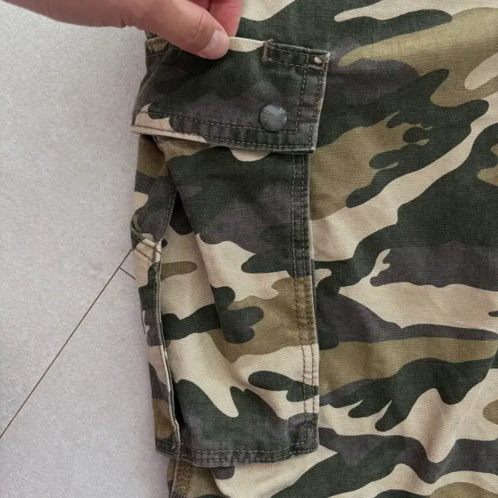 [SOLD OUT] Carhartt 칼하트 릴렉스드핏 카모 카고 반바지