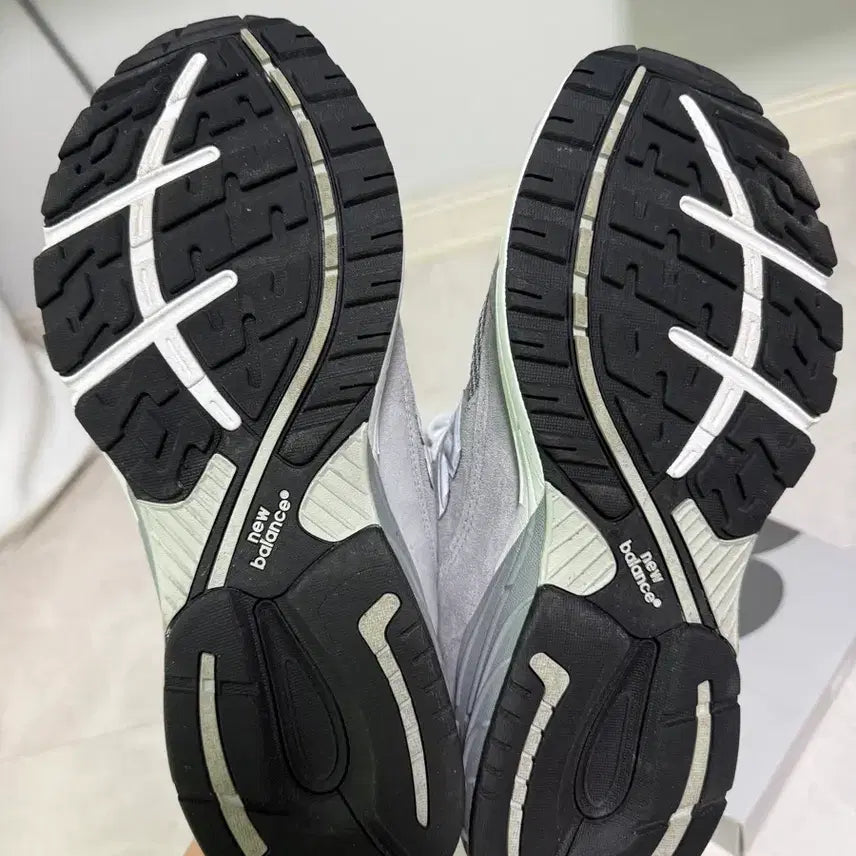 [SOLD OUT] 뉴발란스 런닝화 회색
