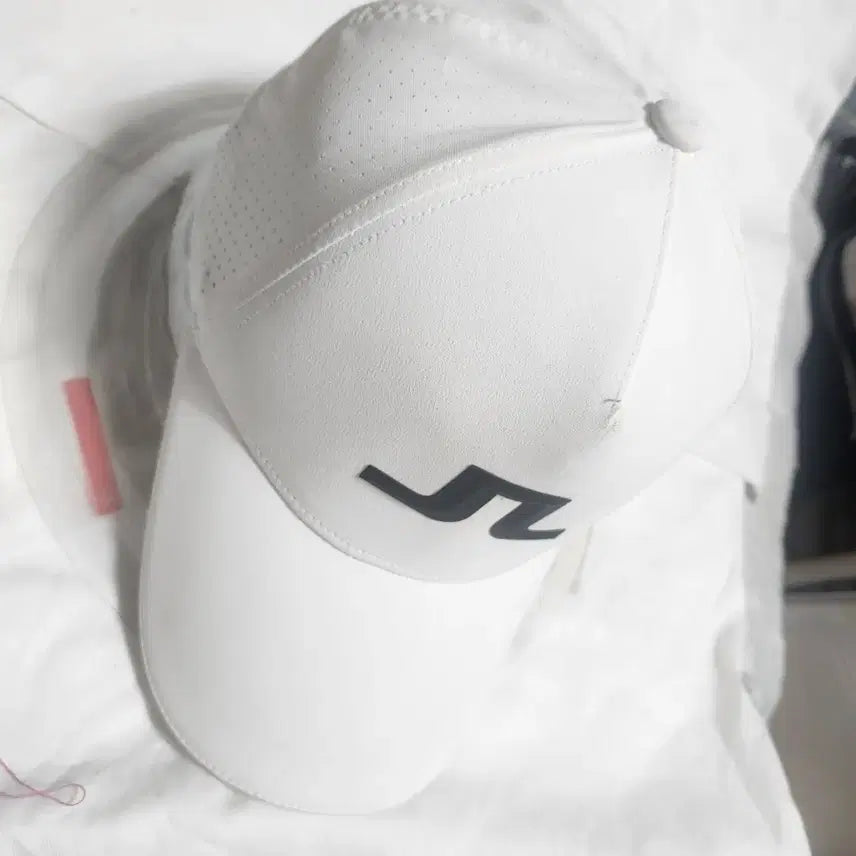[SOLD OUT] 제이린드버그 JL 화이트 볼캡 모자