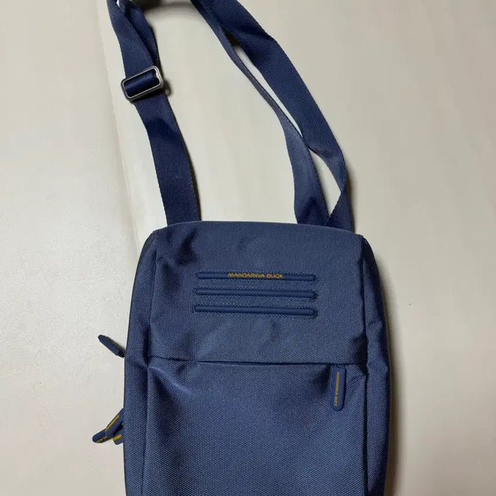 [BUNJANG] Mandarin Duck Crossbody Bag / (상태SS) 만다리나덕 공용 투미맛 여행/데일리 now크로스백
