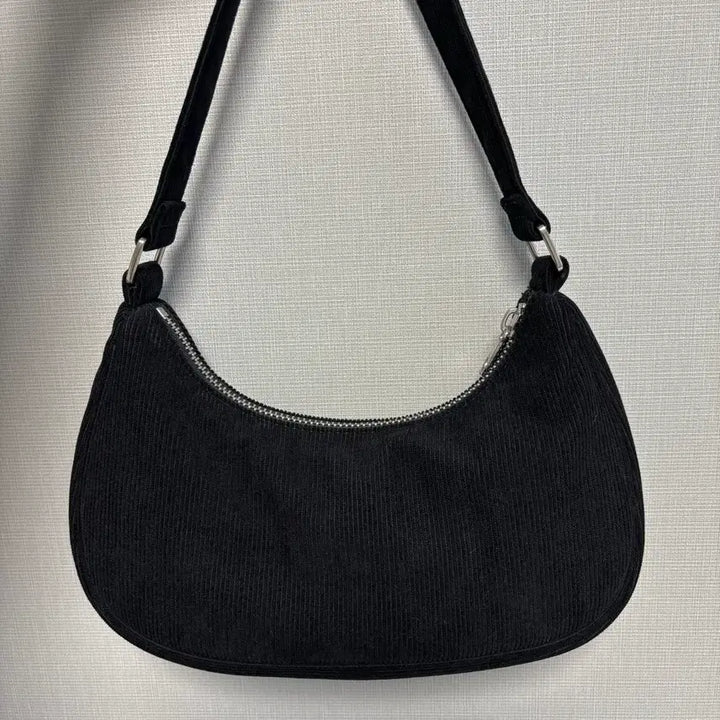 [SOLD OUT] 마리떼 엠브로이더리 코듀로이 로고 숄더백 호보백