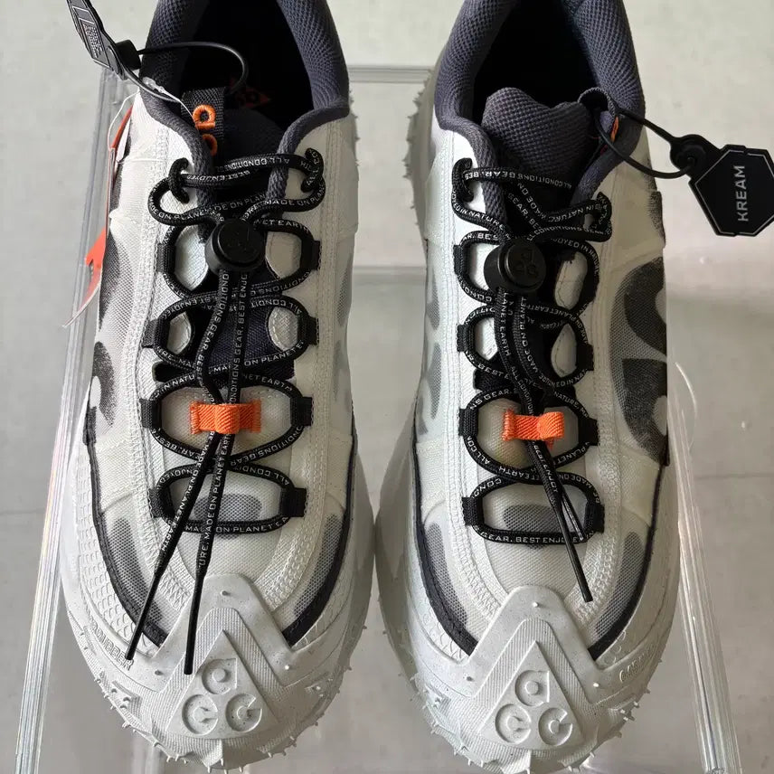 [BUNJANG] Nike ACG Mountain Fly 2 Low Summit White &amp; Bright Mandarin / 나이키 ACG 마운틴 플라이 2 로우 서밋 화이트앤브라이트만다린 285