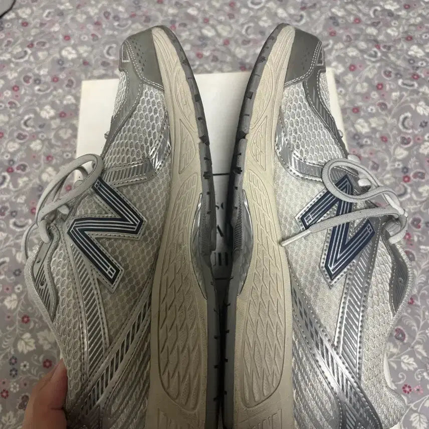[SOLD OUT] [285] 뉴발란스 860v2 화이트 실버