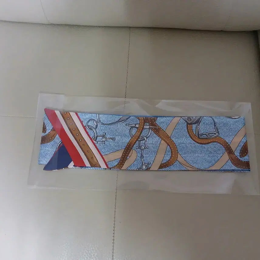 [SOLD OUT] 새상품)지스튜디오 방도 실크 양면 스카프
