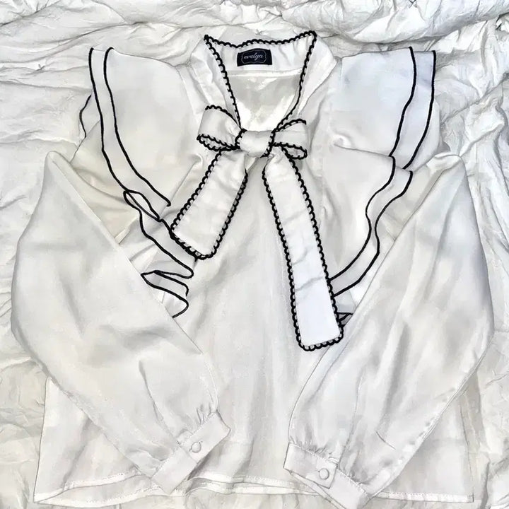 [BUNJANG] Evelyn Frill Ribbon Bow Blouse White / 에블린 프릴 리본 보우타이 블라우스 |스나계 양산형 지뢰계 grl 로지타
