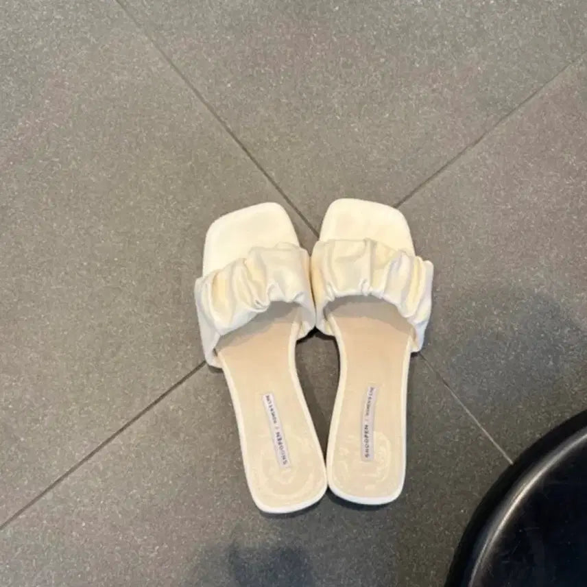 [BUNJANG] Shufen Shirring Sandals - Ivory, 230mm / 슈펜 셔링 샌들 아이보리 230 굽4cm 품절상품