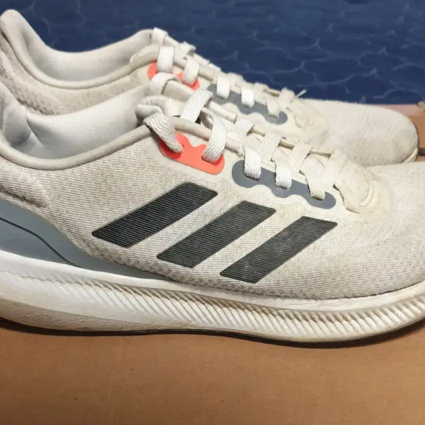 [BUNJANG] Adidas Runfalcon Wide 3.0 Running Shoes (275) / 아디다스 런팔콘 와이드 3.0 클라우드 코어 런닝화 (275)