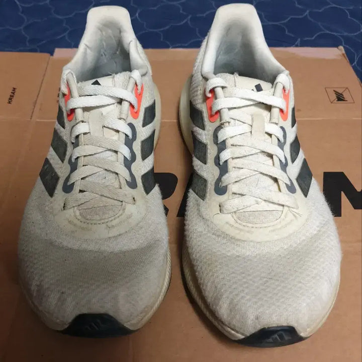 [BUNJANG] Adidas Runfalcon Wide 3.0 Running Shoes (275) / 아디다스 런팔콘 와이드 3.0 클라우드 코어 런닝화 (275)