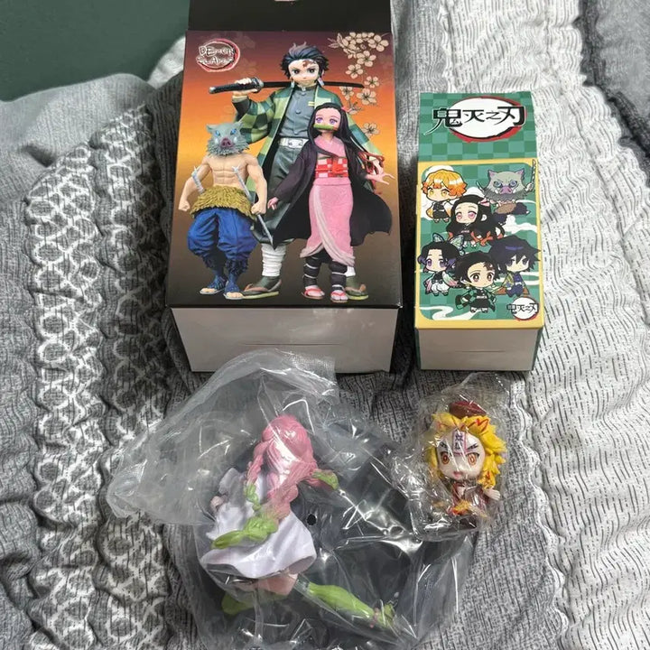 [BUNJANG] Demon Slayer Mitsuri and Rengoku Figure / 귀멸의 칼날 뽑기 피규어 미츠리, 렌고쿠