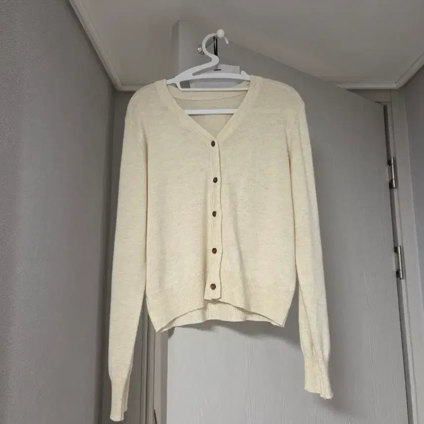 [BUNJANG] Hati 66 V-Neck Cardigan Ivory / 하티66 D컵가능 어텀무드 울 탄탄 시보리 브이넥 가디건 아이보리