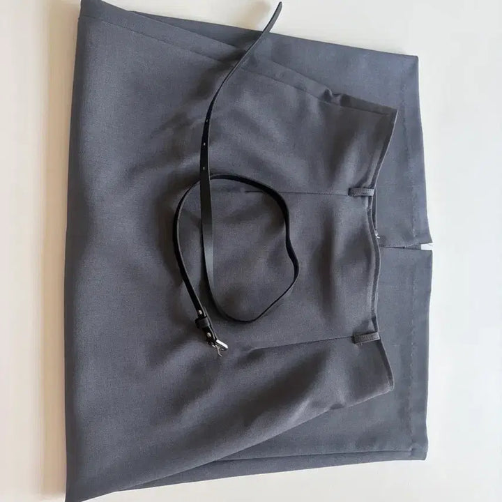 [BUNJANG] Classic Blanc H-Line Midi Skirt / 클래식블랑 하객룩 h라인 뒷트임 스커트 그레이 M