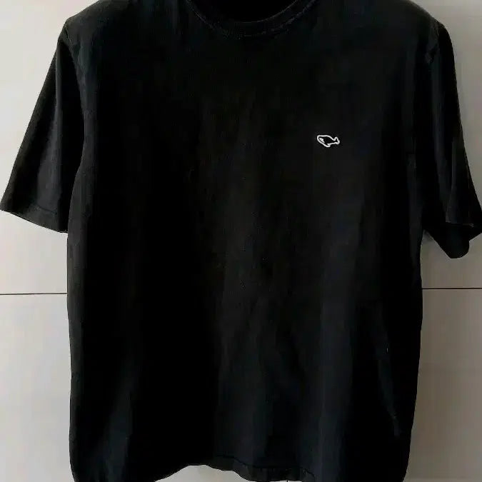[BUNJANG] Neads Black Short Sleeve T-Shirt Size 100 / 네이더스 블랙 반팔 티셔츠 100사이즈  앞면미세얼룩보임