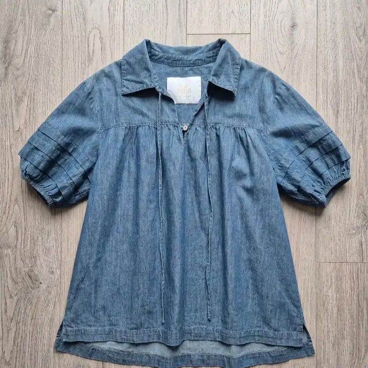 [BUNJANG] LENINA Evelyn V-Neck Denim Shirt / 새상품 [LENINA] 르니나 에벨린(EVELYN) 브이넥 데님 셔츠 -