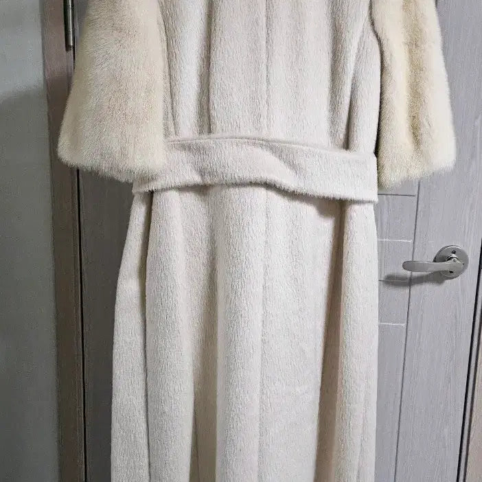 [BUNJANG] MICHAA Mink Trimmed Long Coat / 미샤 밍크 트리밍 롱코트