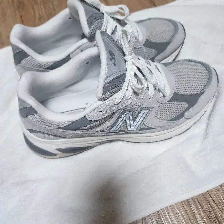 [BUNJANG] New Balance 2010 Gray Sneakers / 뉴발란스2010 앱졸브 그레이 270mm