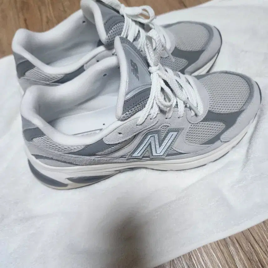 [BUNJANG] New Balance 2010 Gray Sneakers / 뉴발란스2010 앱졸브 그레이 270mm