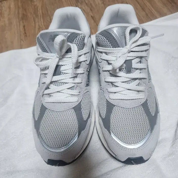 [BUNJANG] New Balance 2010 Gray Sneakers / 뉴발란스2010 앱졸브 그레이 270mm