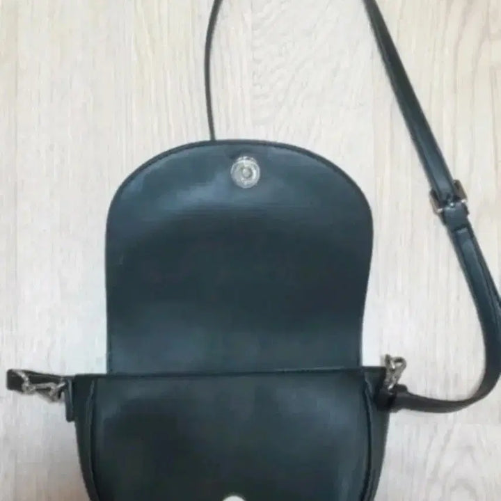 [BUNJANG] Kangol Luna Moon Half Crossbody Bag / 가져가실분?