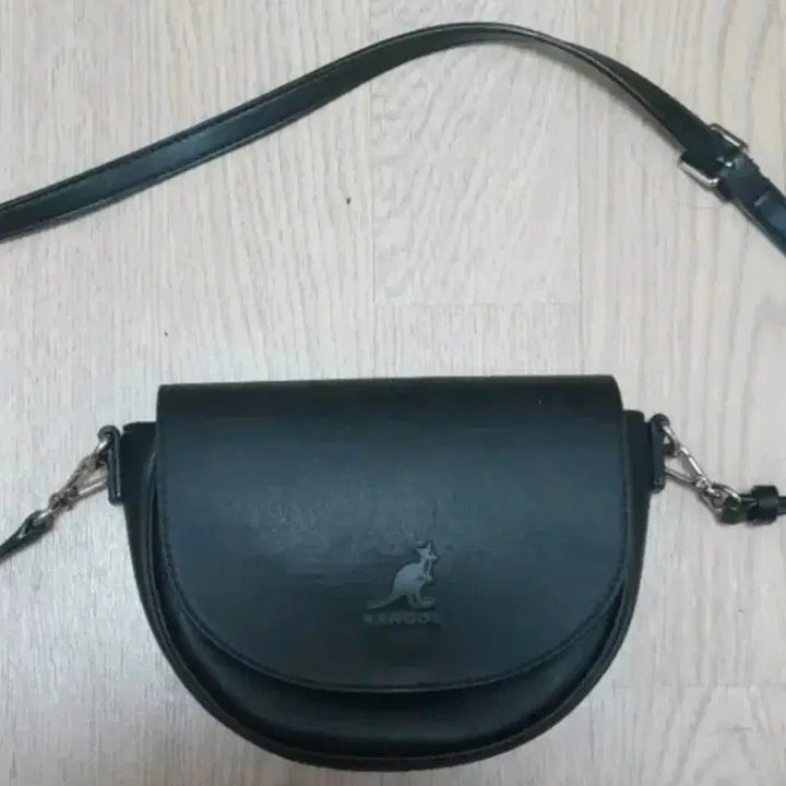 [BUNJANG] Kangol Luna Moon Half Crossbody Bag / 가져가실분?