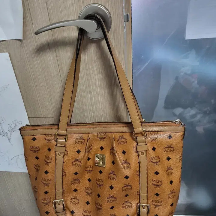 [BUNJANG] MCM Logo Shoulder Bag Brown / MCM 로고 숄더백 브라운 성주택 있어요