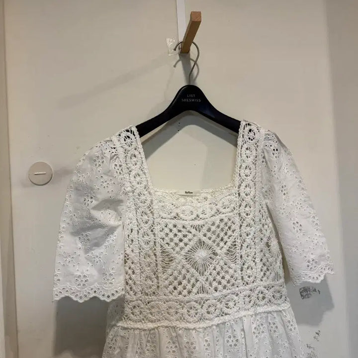 [BUNJANG] by flow Square Neck Lace Punching Dress / by flow 바이플로우 스퀘어넥 레이스 펀칭 원피스
