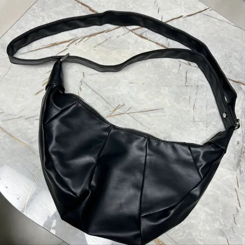 [BUNJANG] Black Leather Shoulder Bag / [새상품] 블랙 레더 숄더백