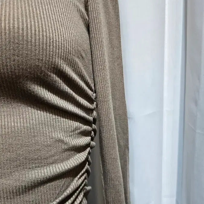 [BUNJANG] Kaki Ribbed Knit Top / 양쪽셔링 쇼트 골지 카키 긴팔