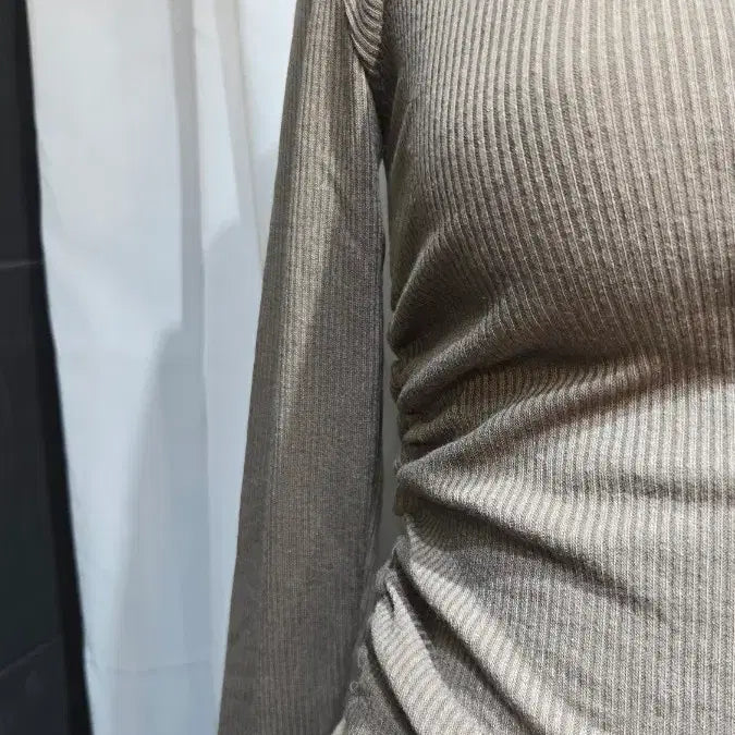 [BUNJANG] Kaki Ribbed Knit Top / 양쪽셔링 쇼트 골지 카키 긴팔