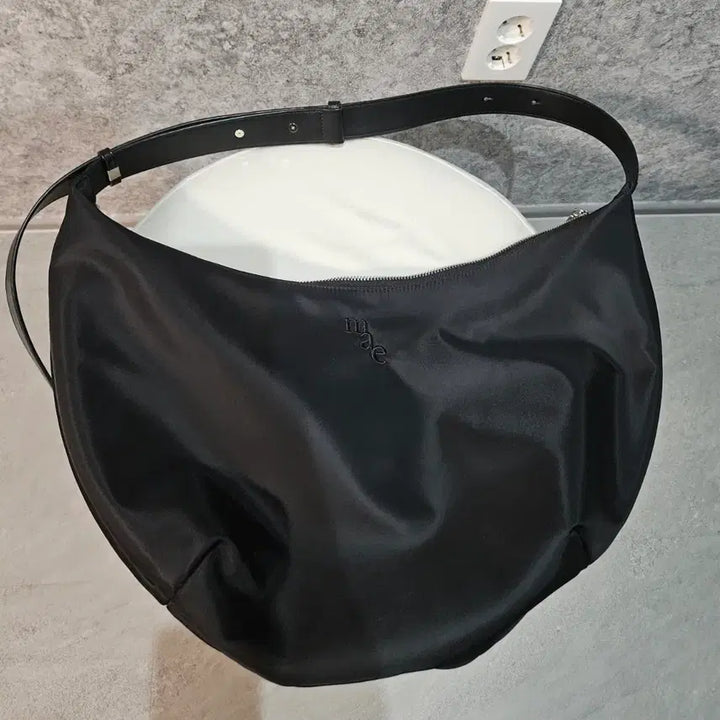 [SOLD OUT] 무쿠앤에보니 비커밍 블랙 숄더.크로스백