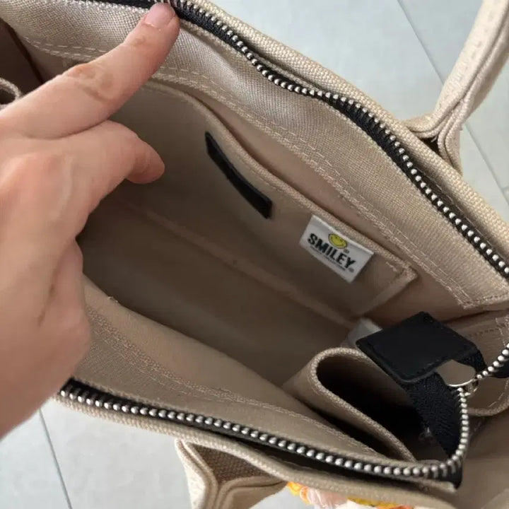 [BUNJANG] Zara Smile Floral Embroidered Tote Bag / 자라스마일 꽃 자수 토트백