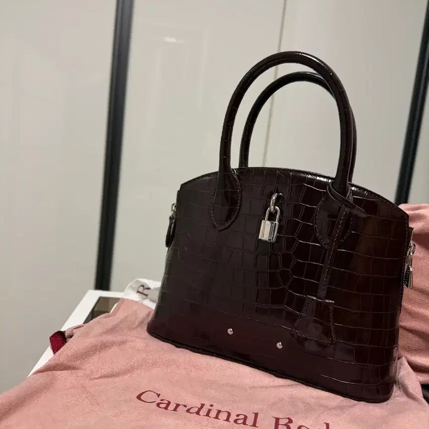 [BUNJANG] Cardinal Red Red Rock Chocolate Tote Bag / 카디널레드 레드락 초코
