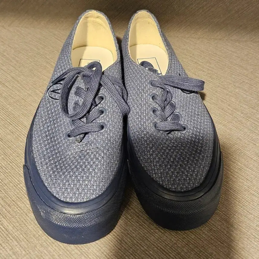 [SOLD OUT] 반스 어센틱 225사이즈 (새상품)