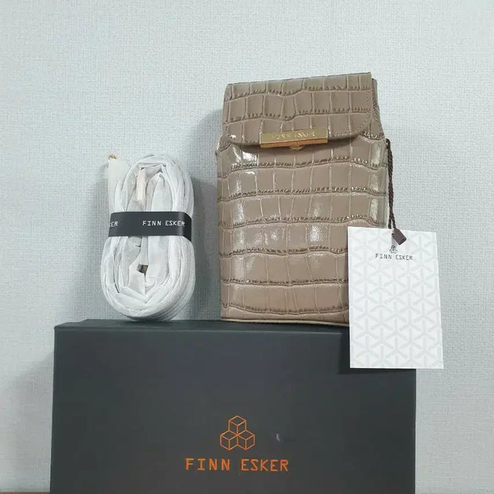 [BUNJANG] Pinnesker Croco Leather Phone Case Crossbody Bag / *미사용* 핀에스케르 가방 크로커 폰 케이스 백