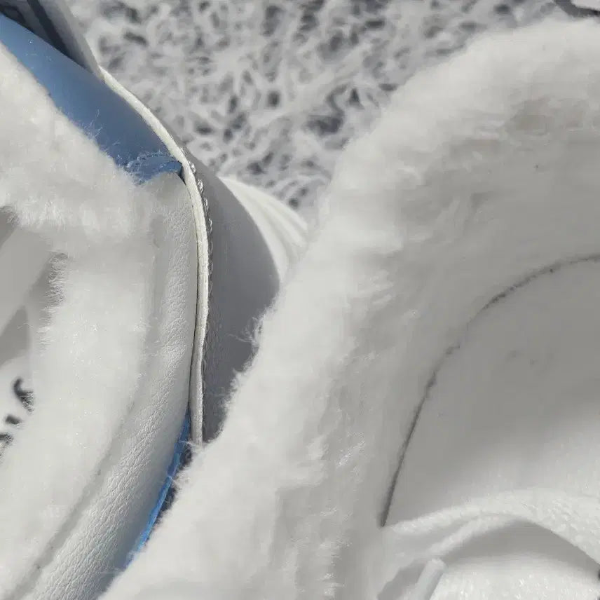 [BUNJANG] Fashion Winter Fur Lined Sneakers / 패션 겨울 퍼 안감 운동화 스니커즈