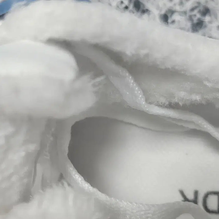 [BUNJANG] Fashion Winter Fur Lined Sneakers / 패션 겨울 퍼 안감 운동화 스니커즈